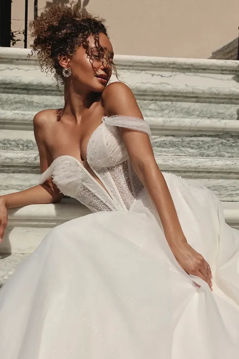 Our Favorite Styles for an Outdoor Summer Wedding Image