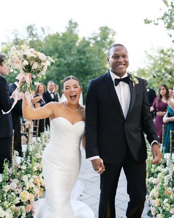 Advice to Brides from Former Brides on Their Wedding Day Image