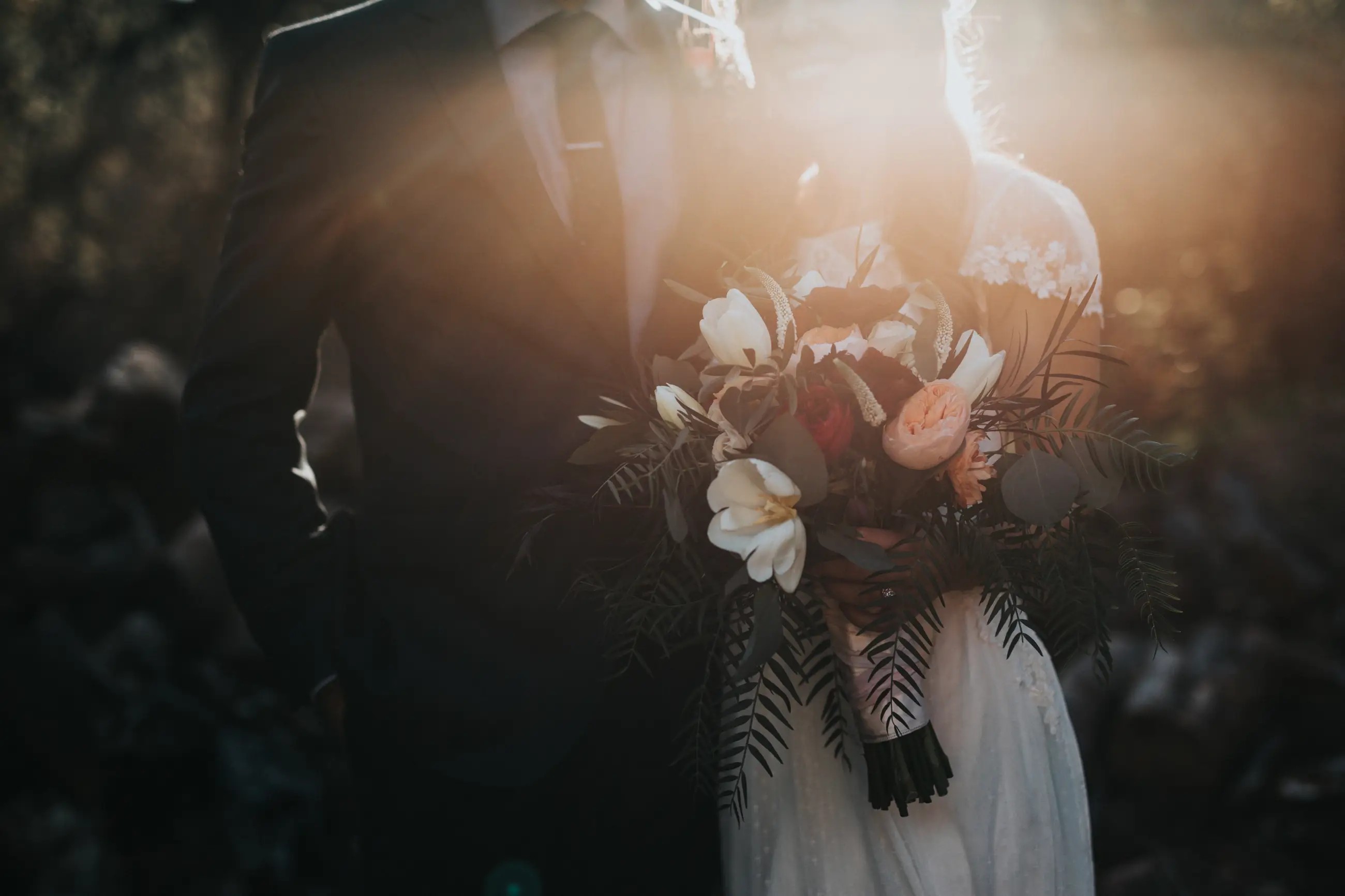 Micro Weddings and Minimonies: Intimate Celebrations in Style. Desktop Image