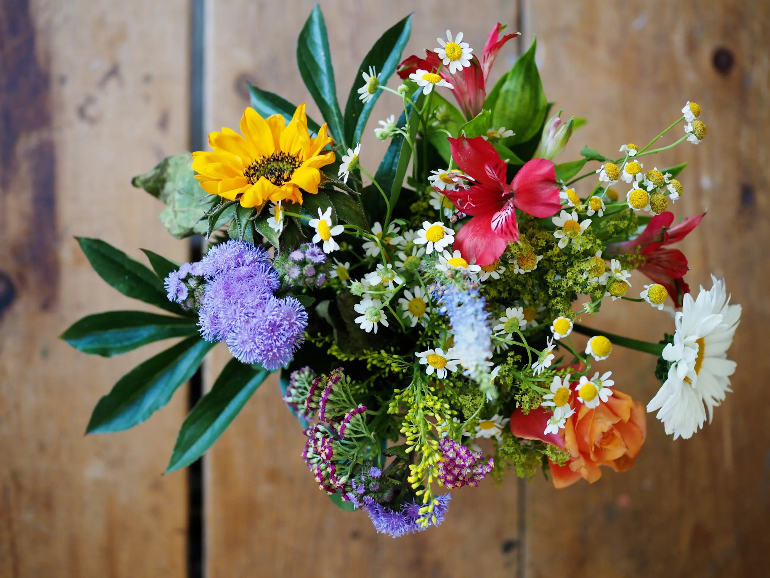 Seasonal Flower Arrangements: Stunning Fall Florals for October Brides Image