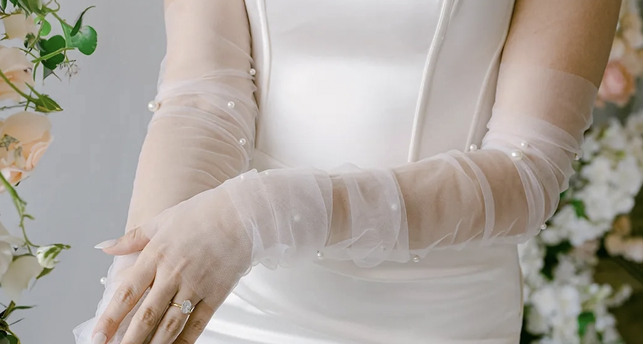 The Art of Accessorizing: Choosing the Perfect Jewelry for Your Bridal Look. Desktop Image