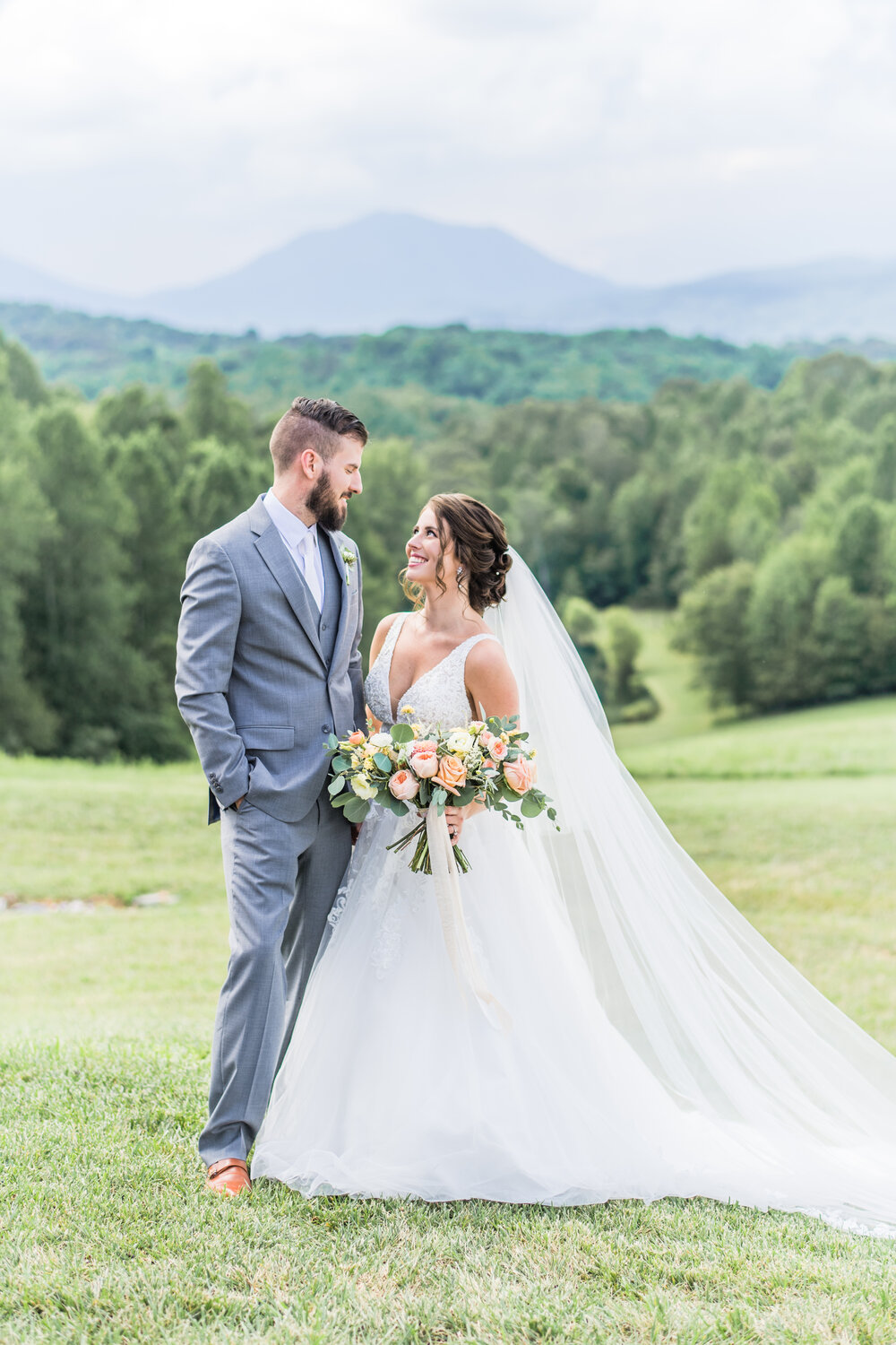 keith-lauren-glass-hill-venue-lynchburg-virginia-wedding-photographer-72.jpg